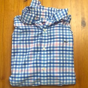 Vineyard vines performance button down SZ med
